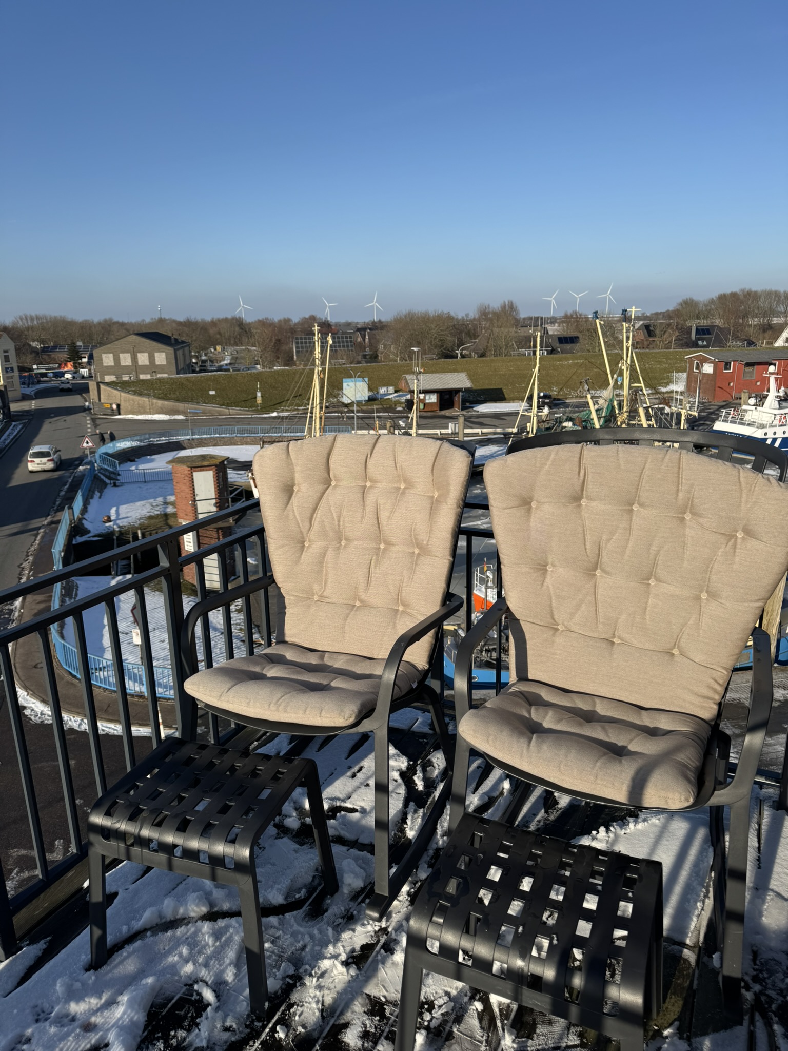 Balkon mit Blick auf den Hafen